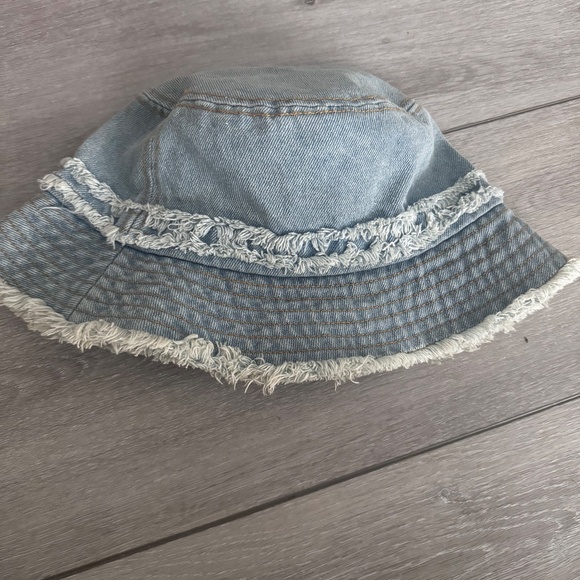 NWOT JEAN BUCKET HAT - Picture 7 of 7